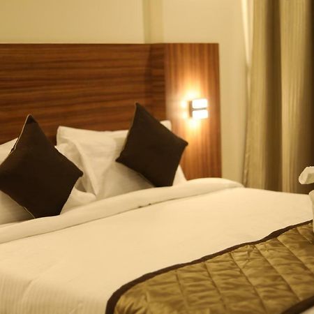 Kyriad Hotel Solapur By Othpl מראה חיצוני תמונה