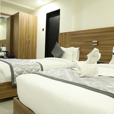 Kyriad Hotel Solapur By Othpl מראה חיצוני תמונה