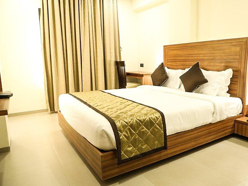 Kyriad Hotel Solapur By Othpl מראה חיצוני תמונה