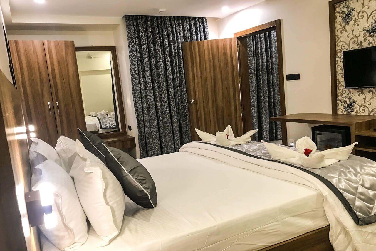 Kyriad Hotel Solapur By Othpl מראה חיצוני תמונה