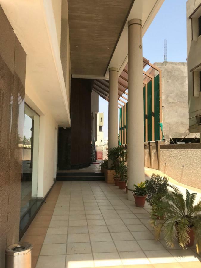 Kyriad Hotel Solapur By Othpl מראה חיצוני תמונה
