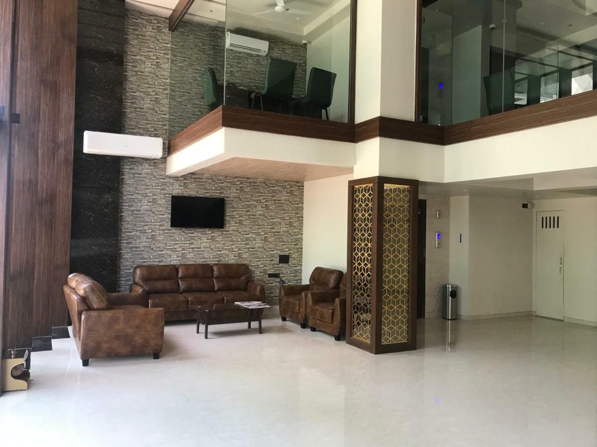 Kyriad Hotel Solapur By Othpl מראה חיצוני תמונה