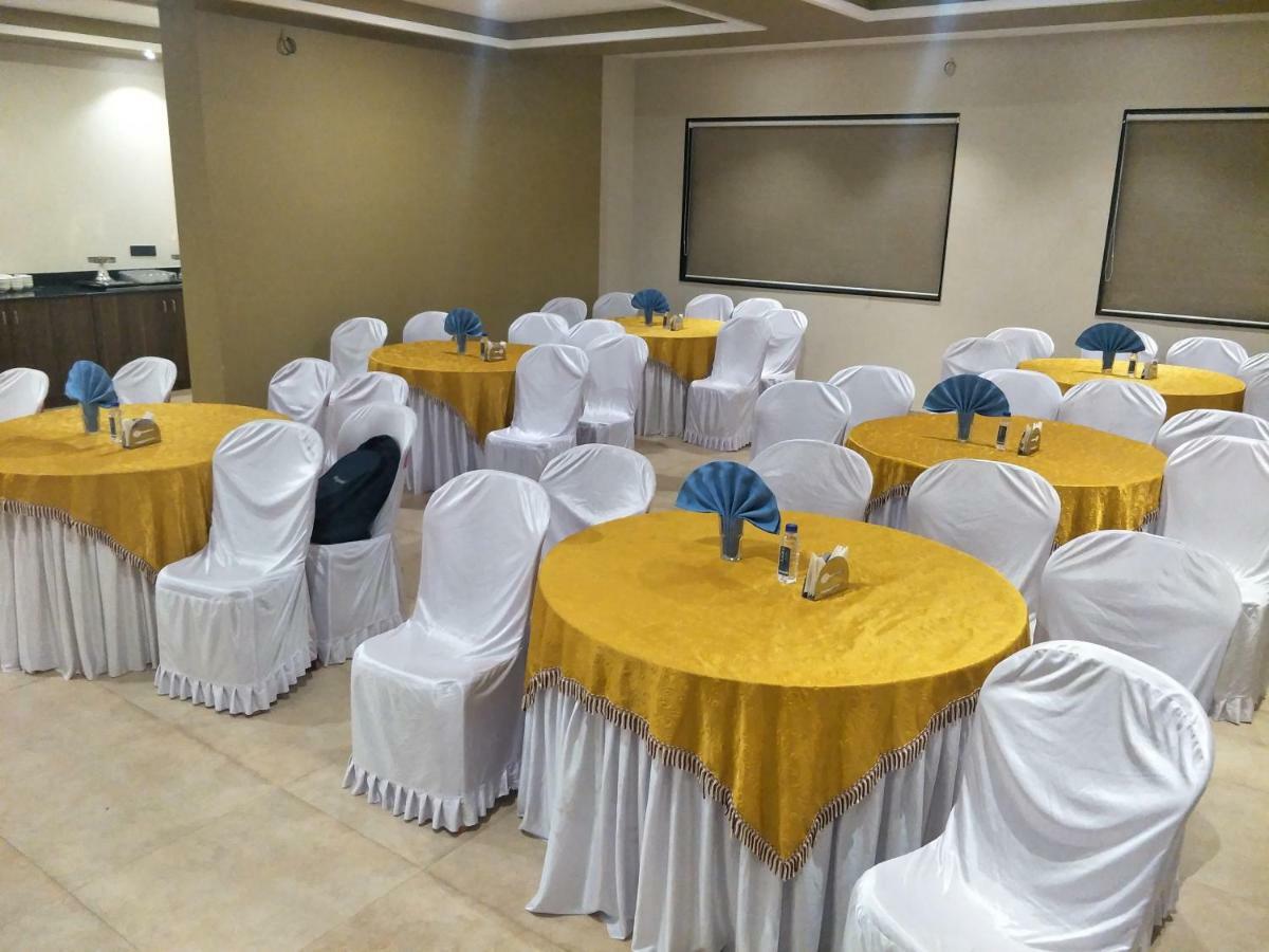 Kyriad Hotel Solapur By Othpl מראה חיצוני תמונה