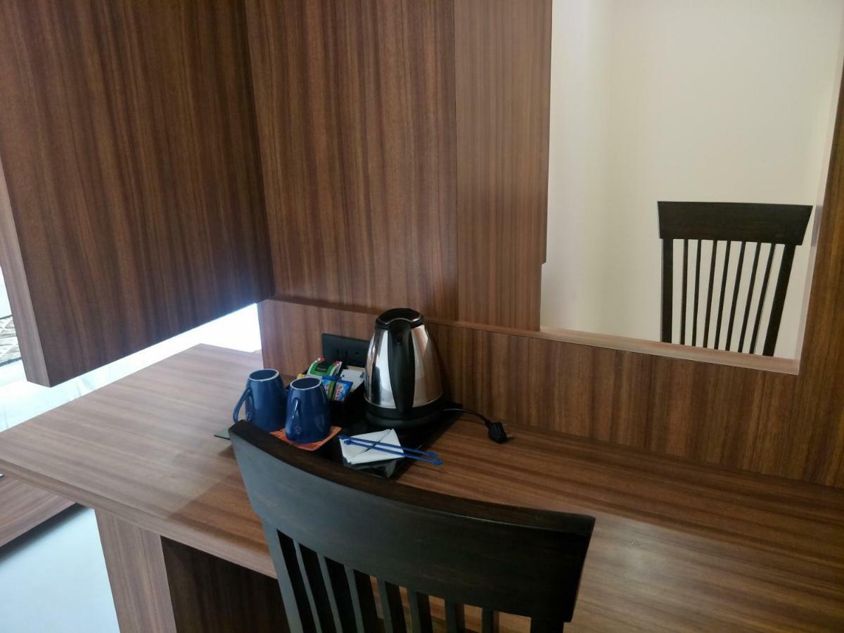 Kyriad Hotel Solapur By Othpl מראה חיצוני תמונה