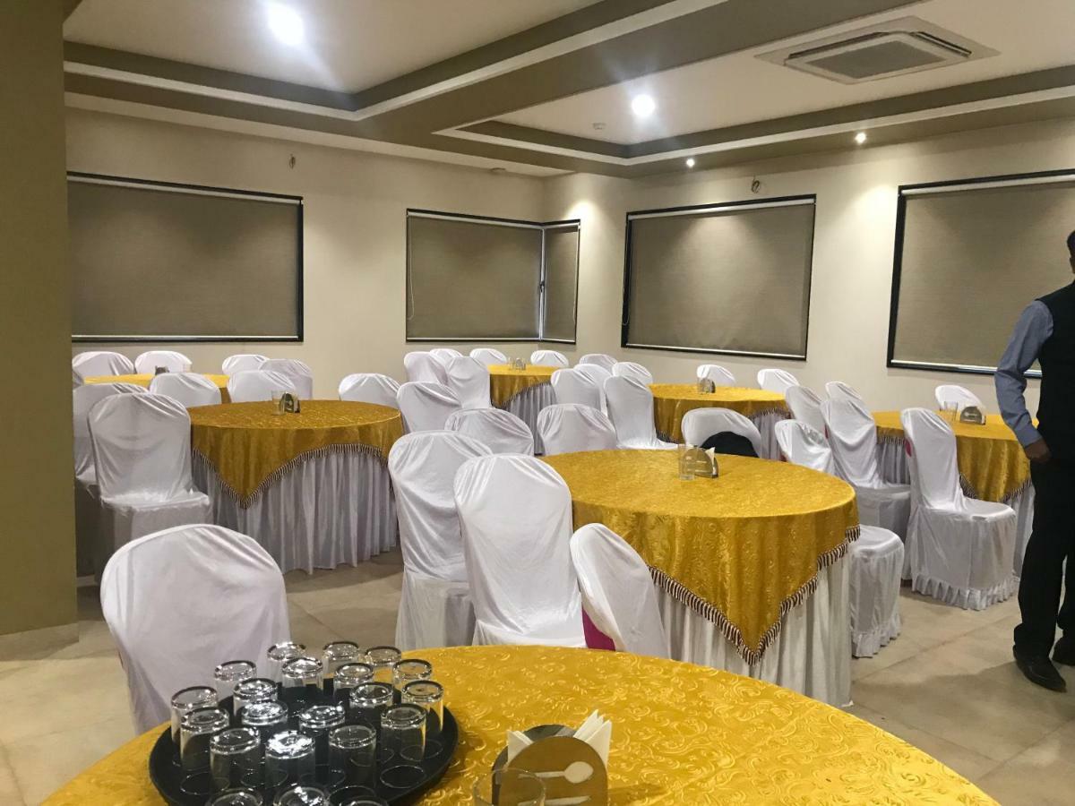 Kyriad Hotel Solapur By Othpl מראה חיצוני תמונה