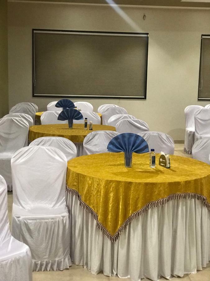 Kyriad Hotel Solapur By Othpl מראה חיצוני תמונה
