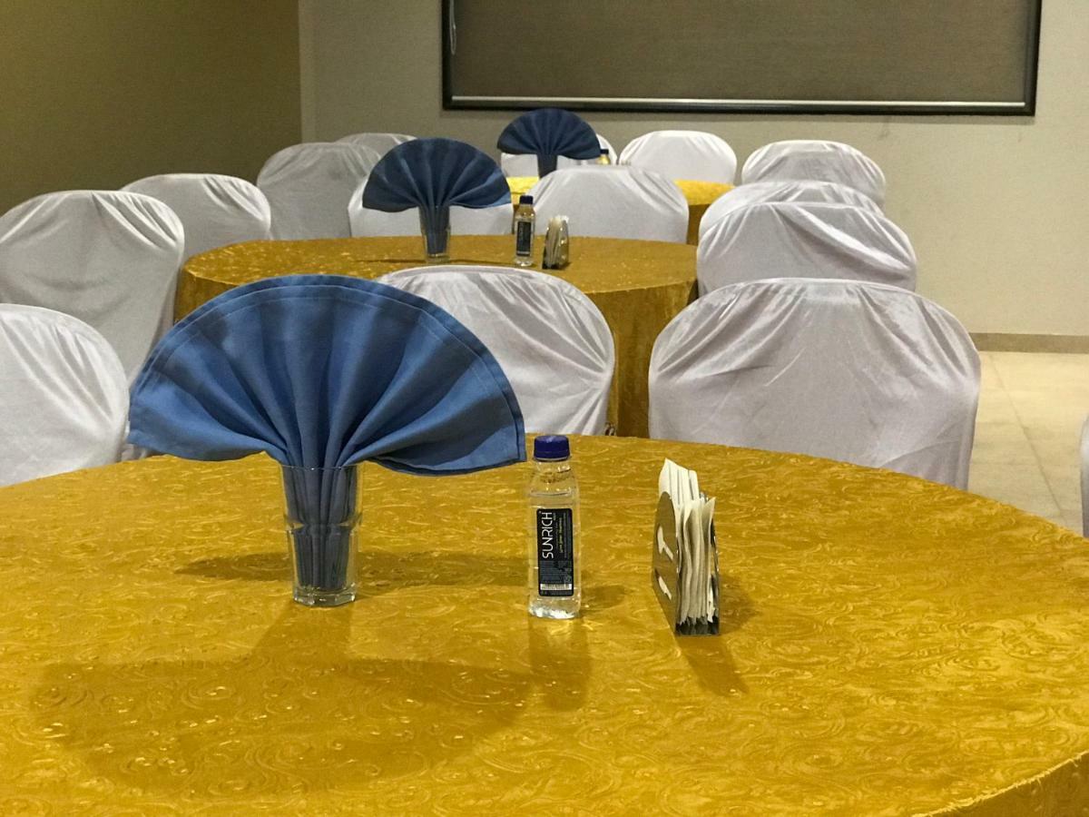 Kyriad Hotel Solapur By Othpl מראה חיצוני תמונה