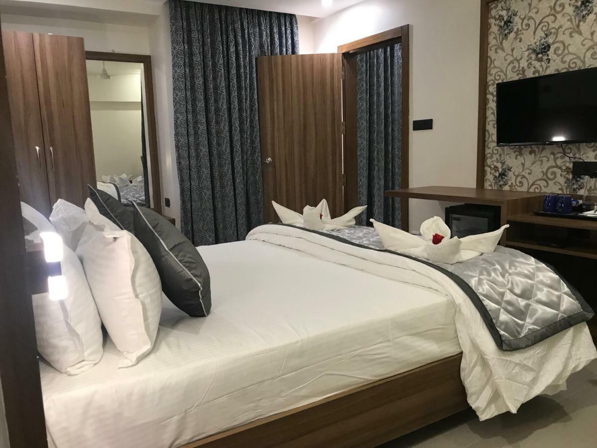 Kyriad Hotel Solapur By Othpl מראה חיצוני תמונה