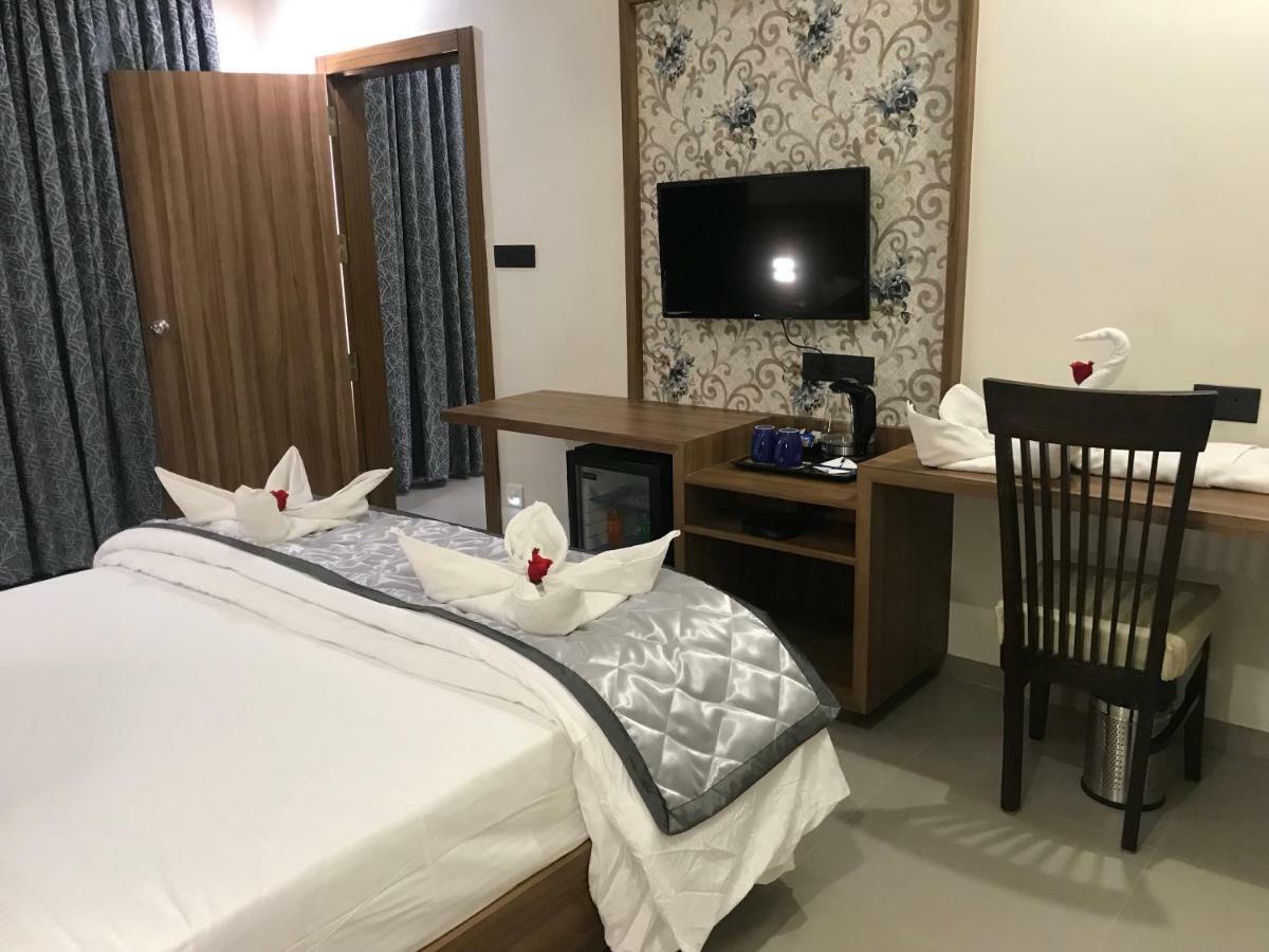 Kyriad Hotel Solapur By Othpl מראה חיצוני תמונה