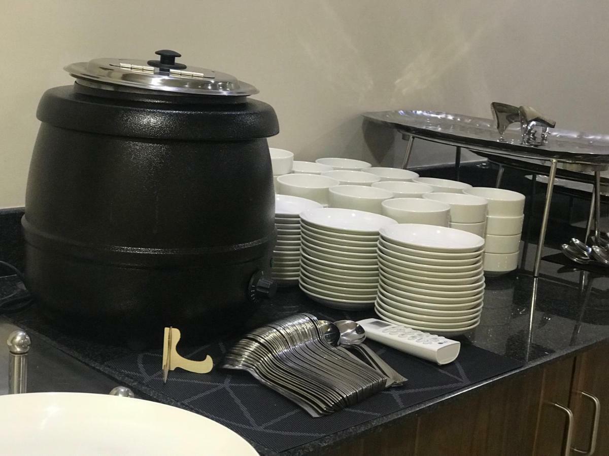 Kyriad Hotel Solapur By Othpl מראה חיצוני תמונה